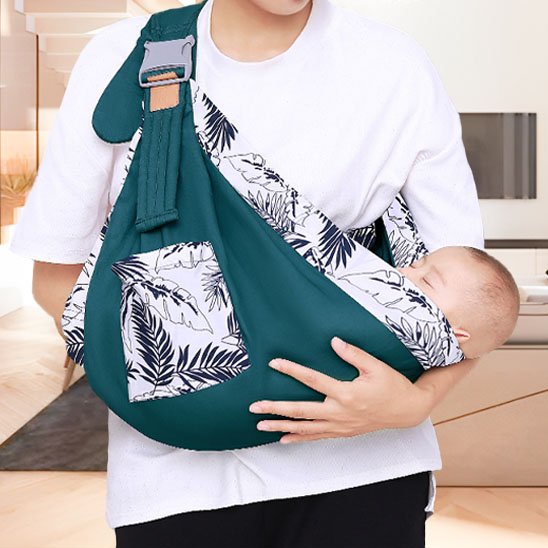 bebe dort dans echarpe de portage verte motif vegetale